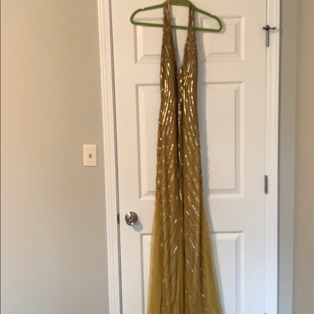 Gown - Picture 2 of 4